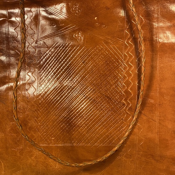 Handmade all leather vintage shoulder tote - Picture 12 of 13